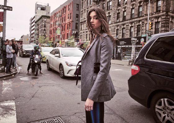 فيديو كليب جديد للنجمة الإنكليزية Dua Lipa صورة رقم 3 فيديو كليب جديد للنجمة الإنكليزية Dua Lipa صورة رقم 3
