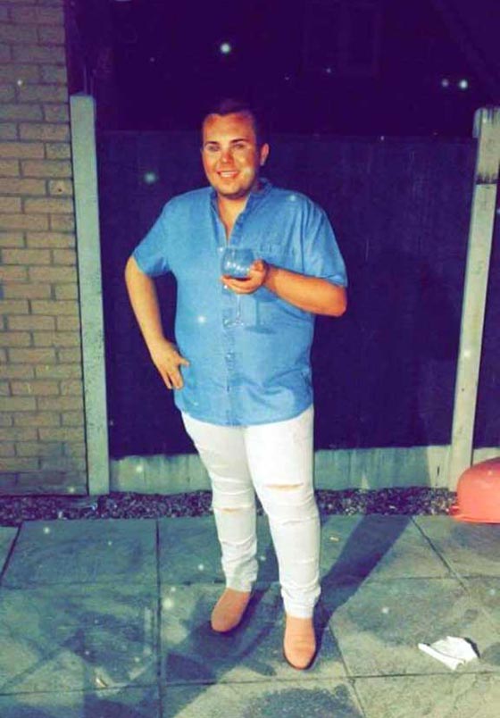 صور صادمة: مراهق يدفع 20 ألف جنيه إسترليني ليصبح شبيه بيكهام صورة رقم 8 صور صادمة: مراهق يدفع 20 ألف جنيه إسترليني ليصبح شبيه بيكهام صورة رقم 8