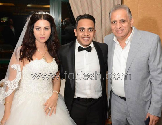 انتقاد عروسة أوس أوس لأنها كئيبة وشقيقته تدافع عنها! صورة رقم 4 انتقاد عروسة أوس أوس لأنها كئيبة وشقيقته تدافع عنها! صورة رقم 4
