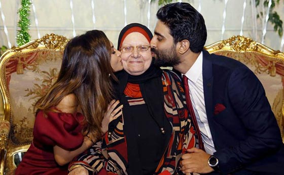 صور كارمن سليمان ومفاجأة العمر: عيد ميلادها يتحول لحفل خطوبتها صورة رقم 6 صور كارمن سليمان ومفاجأة العمر: عيد ميلادها يتحول لحفل خطوبتها صورة رقم 6