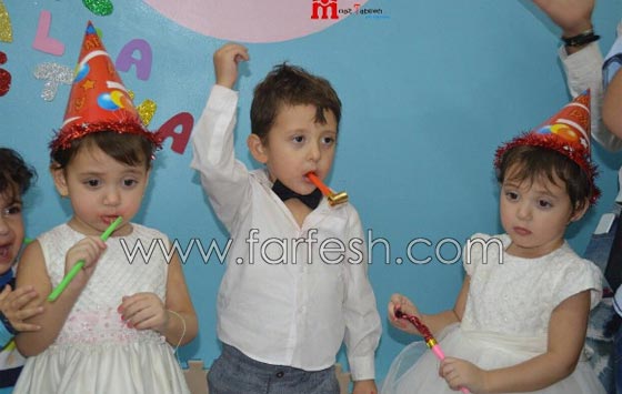 صور وفيديو.. كندة حنا تحتفل بعيد ابنها في المدرسة بمرافقة توأميها صورة رقم 6 صور وفيديو.. كندة حنا تحتفل بعيد ابنها في المدرسة بمرافقة توأميها صورة رقم 6
