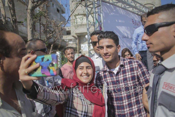 فيديو محمد عساف يصدر (سيوف العز) ويفتتح حديقة للأطفال صورة رقم 4 فيديو محمد عساف يصدر (سيوف العز) ويفتتح حديقة للأطفال صورة رقم 4