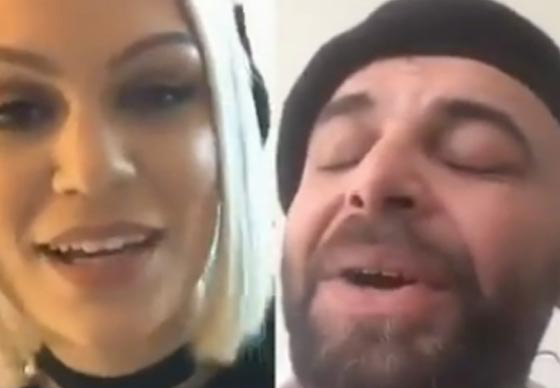 فيديو: مغنية عالمية تدعو لاجئ سوري ليشاركها حفلها في لندن صورة رقم 2 فيديو: مغنية عالمية تدعو لاجئ سوري ليشاركها حفلها في لندن صورة رقم 2