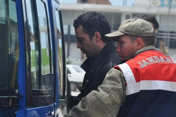 نجاة ممثل تركي من رابع محاولة انتحار بعد ان قتل والده صورة رقم 2 نجاة ممثل تركي من رابع محاولة انتحار بعد ان قتل والده صورة رقم 2