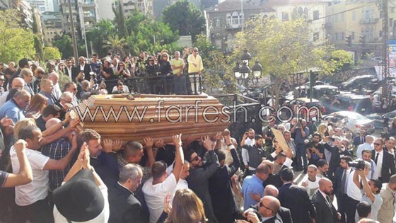 صور جنازة ملحم بركات وفيديو شجار ابنه ملحم جونيور مع اخوته صورة رقم 1 صور جنازة ملحم بركات وفيديو شجار ابنه ملحم جونيور مع اخوته صورة رقم 1