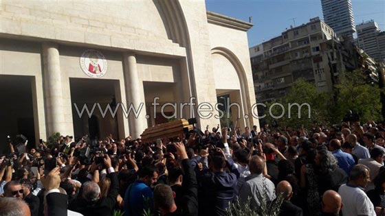 صور جنازة ملحم بركات وفيديو شجار ابنه ملحم جونيور مع اخوته صورة رقم 4 صور جنازة ملحم بركات وفيديو شجار ابنه ملحم جونيور مع اخوته صورة رقم 4