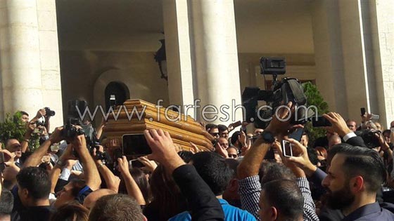 صور جنازة ملحم بركات وفيديو شجار ابنه ملحم جونيور مع اخوته صورة رقم 2 صور جنازة ملحم بركات وفيديو شجار ابنه ملحم جونيور مع اخوته صورة رقم 2