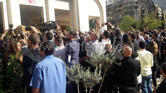 صور جنازة ملحم بركات وفيديو شجار ابنه ملحم جونيور مع اخوته صورة رقم 5 صور جنازة ملحم بركات وفيديو شجار ابنه ملحم جونيور مع اخوته صورة رقم 5