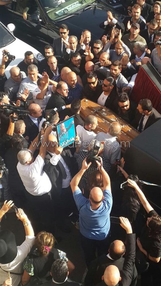 صور جنازة ملحم بركات وفيديو شجار ابنه ملحم جونيور مع اخوته صورة رقم 7 صور جنازة ملحم بركات وفيديو شجار ابنه ملحم جونيور مع اخوته صورة رقم 7