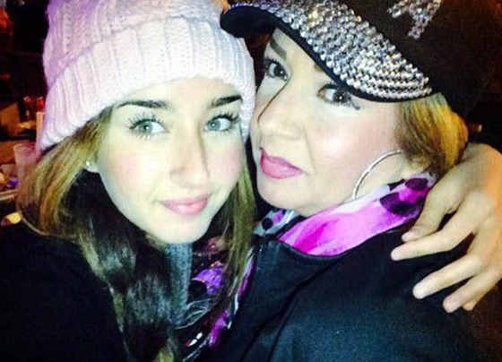 صور امهات فنانات أبهرن الجمهور بجمالهن: ام نانسي، منى، هنا وميريام صورة رقم 3 صور امهات فنانات أبهرن الجمهور بجمالهن: ام نانسي، منى، هنا وميريام صورة رقم 3