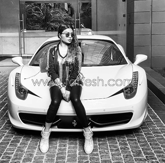 فيديو هيفاء وهبي تستعرض مهارتها في سرعة قيادة السيارات صورة رقم 5 فيديو هيفاء وهبي تستعرض مهارتها في سرعة قيادة السيارات صورة رقم 5