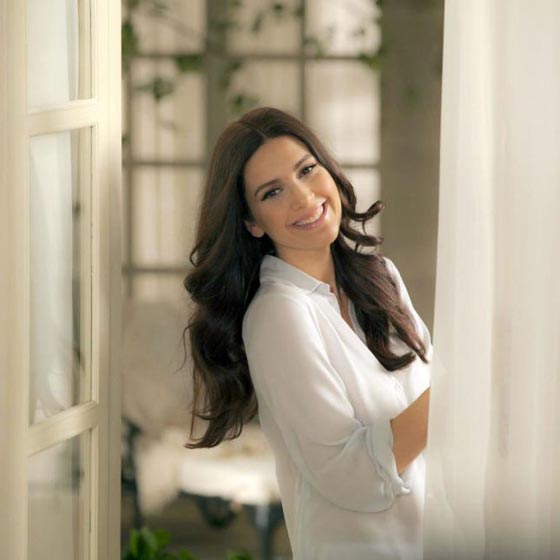 تعرف على الأطوال الحقيقية لابرز نجمات الدراما التركية صورة رقم 9 تعرف على الأطوال الحقيقية لابرز نجمات الدراما التركية صورة رقم 9