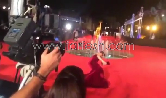 فيديو محرج: مريم حسن تتعثر في مهرجان القاهرة بسبب ذيل فستانها صورة رقم 4 فيديو محرج: مريم حسن تتعثر في مهرجان القاهرة بسبب ذيل فستانها صورة رقم 4