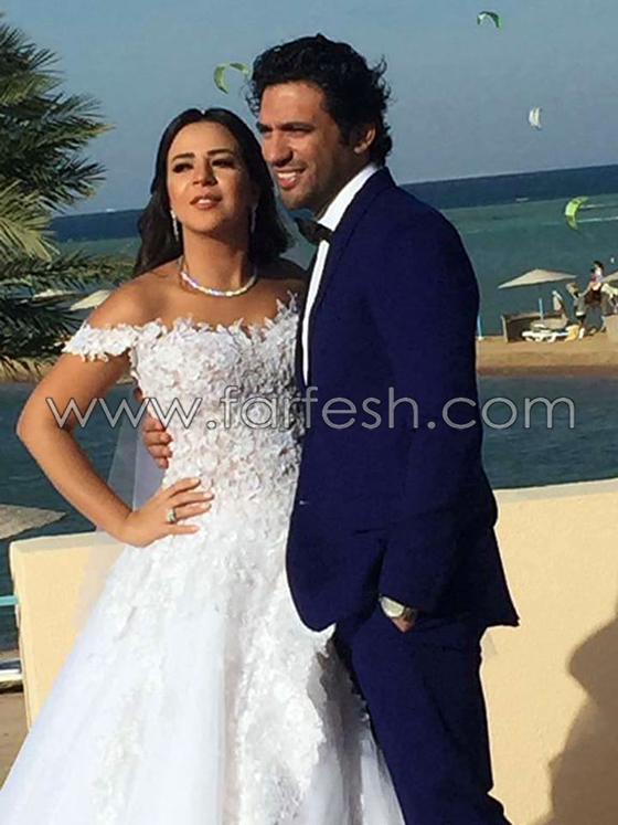 صور فساتين زفاف فنانات دخلن القفص الذهبي هذا العام.. أيها الأجمل؟ صورة رقم 3 صور فساتين زفاف فنانات دخلن القفص الذهبي هذا العام.. أيها الأجمل؟ صورة رقم 3