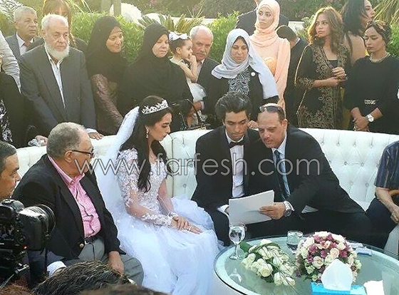 صور فساتين زفاف فنانات دخلن القفص الذهبي هذا العام.. أيها الأجمل؟ صورة رقم 10 صور فساتين زفاف فنانات دخلن القفص الذهبي هذا العام.. أيها الأجمل؟ صورة رقم 10