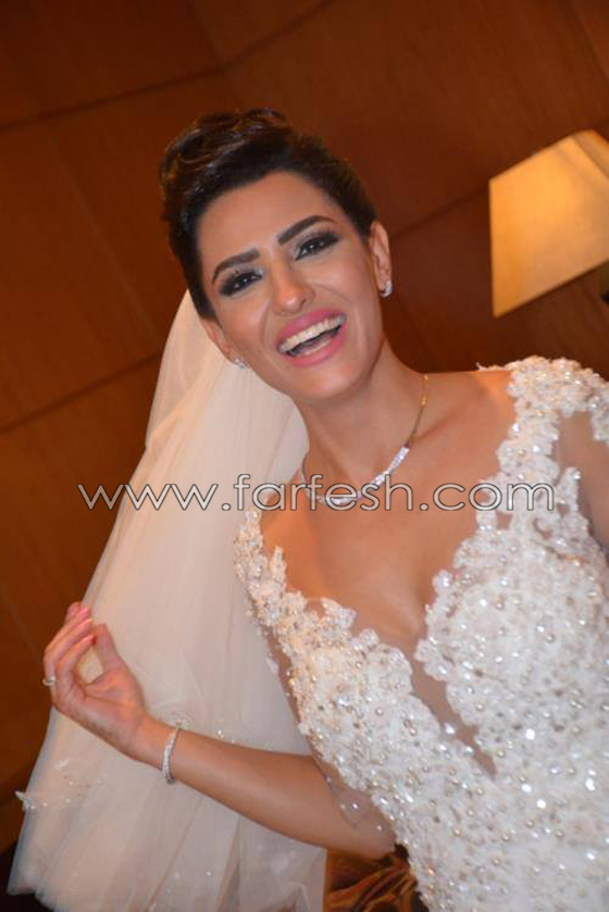صور فساتين زفاف فنانات دخلن القفص الذهبي هذا العام.. أيها الأجمل؟ صورة رقم 13 صور فساتين زفاف فنانات دخلن القفص الذهبي هذا العام.. أيها الأجمل؟ صورة رقم 13