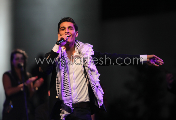 النجم الفلسطيني محمد عساف يتجول في شوارع بلده على أنغام أناديكم صورة رقم 12 النجم الفلسطيني محمد عساف يتجول في شوارع بلده على أنغام أناديكم صورة رقم 12