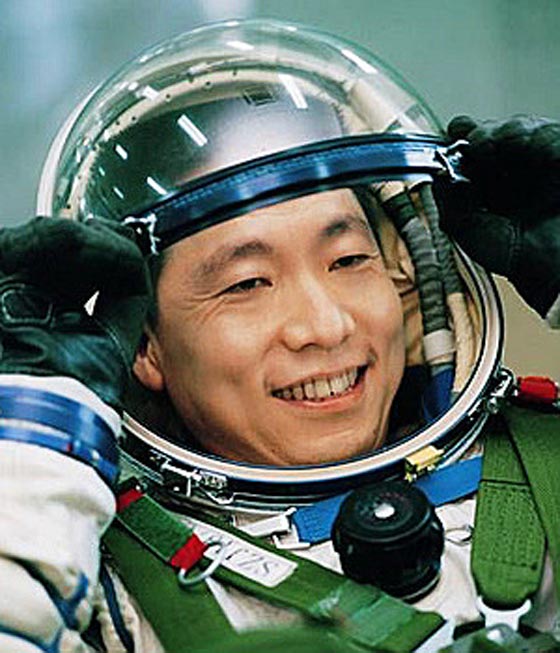 هل لاحقت مخلوقات فضائية غامضة أول رائد فضاء صيني؟ صورة رقم 4