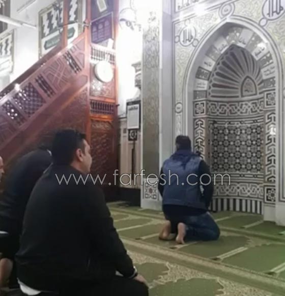 فيديو فنّان مصري يتلو القرآن ويؤم المصلين.. لن تصدق من هو! صورة رقم 4 فيديو فنّان مصري يتلو القرآن ويؤم المصلين.. لن تصدق من هو! صورة رقم 4