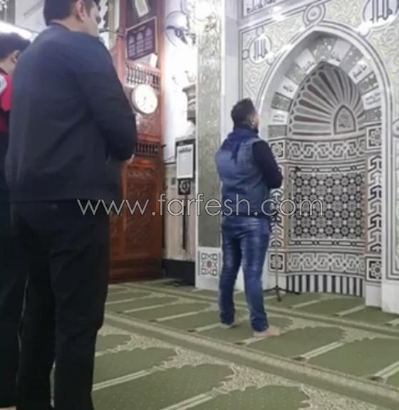 فيديو فنّان مصري يتلو القرآن ويؤم المصلين.. لن تصدق من هو! صورة رقم 5 فيديو فنّان مصري يتلو القرآن ويؤم المصلين.. لن تصدق من هو! صورة رقم 5