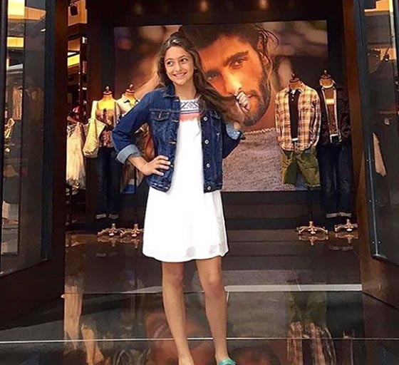 صور تامر هجرس مع زوجته ميرال وابنتيه الجميلتين تمارا وتالا صورة رقم 8 صور تامر هجرس مع زوجته ميرال وابنتيه الجميلتين تمارا وتالا صورة رقم 8