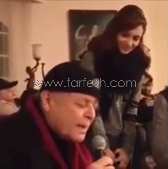 فيديو نادر النجم الراحل محمود عبد العزيز يغني قبل رحيله صورة رقم 1 فيديو نادر النجم الراحل محمود عبد العزيز يغني قبل رحيله صورة رقم 1
