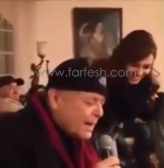 فيديو نادر النجم الراحل محمود عبد العزيز يغني قبل رحيله صورة رقم 2 فيديو نادر النجم الراحل محمود عبد العزيز يغني قبل رحيله صورة رقم 2
