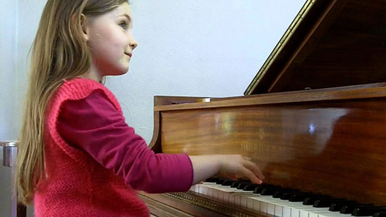 الطفلة العبقرية ألما: ملحنة بريطانية عمرها 11 عاما وتقدم اول اوبرا لها صورة رقم 10 الطفلة العبقرية ألما: ملحنة بريطانية عمرها 11 عاما وتقدم اول اوبرا لها صورة رقم 10