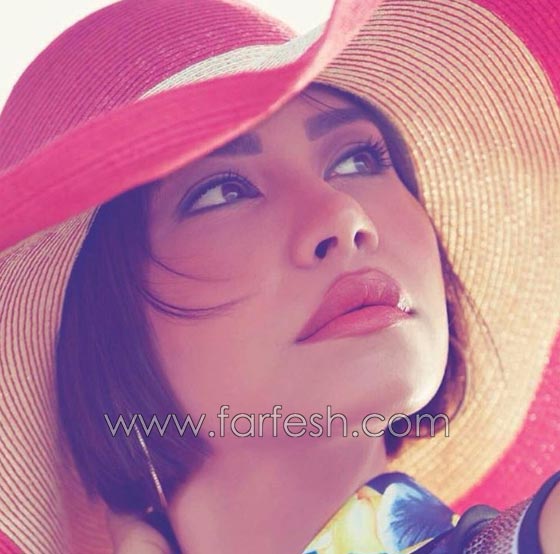 صور شيرين عبد الوهاب بإطلالات غريبة: من فستان (الأناناسة) الى فستان الحصان صورة رقم 7 صور شيرين عبد الوهاب بإطلالات غريبة: من فستان (الأناناسة) الى فستان الحصان صورة رقم 7