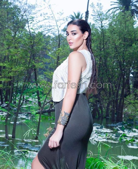 صور الفنانات في الصيف بملابس مكشوفة تفضح زيادة الوزن الصادمة! صورة رقم 11 صور الفنانات في الصيف بملابس مكشوفة تفضح زيادة الوزن الصادمة! صورة رقم 11
