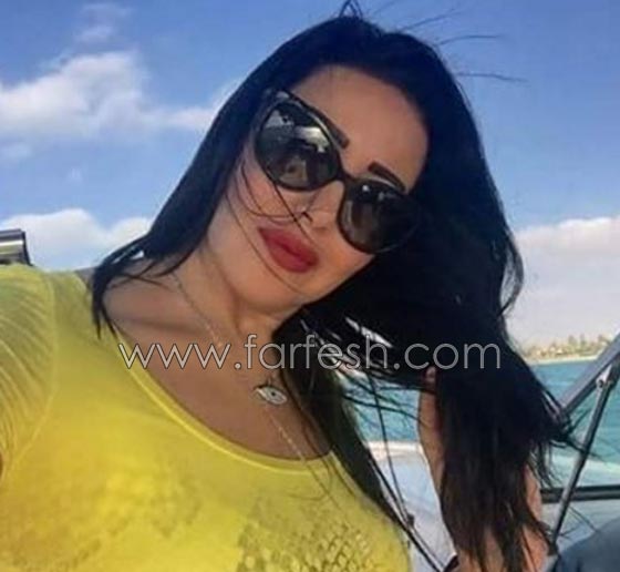 صور الفنانات في الصيف بملابس مكشوفة تفضح زيادة الوزن الصادمة! صورة رقم 4 صور الفنانات في الصيف بملابس مكشوفة تفضح زيادة الوزن الصادمة! صورة رقم 4