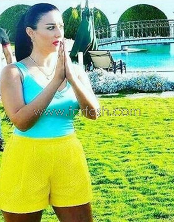 صور الفنانات في الصيف بملابس مكشوفة تفضح زيادة الوزن الصادمة! صورة رقم 8 صور الفنانات في الصيف بملابس مكشوفة تفضح زيادة الوزن الصادمة! صورة رقم 8