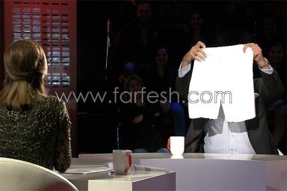 أغرب هدايا الفنانين: راقصة حامل، شوال ارز وسروال داخلي! صورة رقم 3 أغرب هدايا الفنانين: راقصة حامل، شوال ارز وسروال داخلي! صورة رقم 3