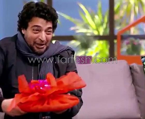 أغرب هدايا الفنانين: راقصة حامل، شوال ارز وسروال داخلي! صورة رقم 7 أغرب هدايا الفنانين: راقصة حامل، شوال ارز وسروال داخلي! صورة رقم 7