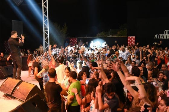 40 الفا حضروا الحفل السنوي للفنان فارس كرم في جزين.. صور صورة رقم 9 40 الفا حضروا الحفل السنوي للفنان فارس كرم في جزين.. صور صورة رقم 9