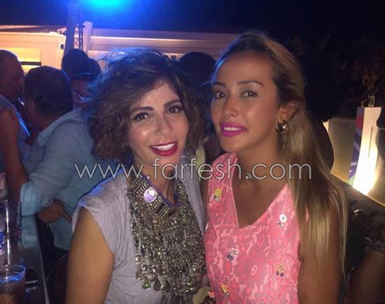 منى زكي تتخلى عن شعرها وتظهر بلوك جديد.. صور صورة رقم 1 منى زكي تتخلى عن شعرها وتظهر بلوك جديد.. صور صورة رقم 1