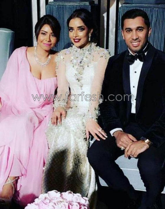 مُقدم برنامج يصف شيرين عبد الوهاب بـ(بنت القلعة) وينتقد فستانها.. فيديو صورة رقم 8 مُقدم برنامج يصف شيرين عبد الوهاب بـ(بنت القلعة) وينتقد فستانها.. فيديو صورة رقم 8