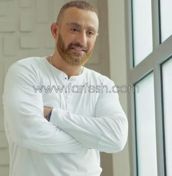 فيديو مثير: أحمد السقا يخاطر بحياته وينقذ فتاة انقلبت سيارتها صورة رقم 4 فيديو مثير: أحمد السقا يخاطر بحياته وينقذ فتاة انقلبت سيارتها صورة رقم 4