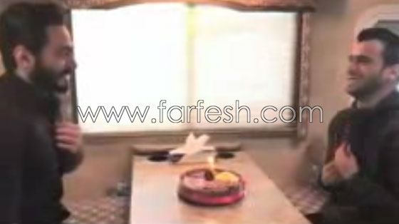 فيديو تامر حسني يحقق أمنية شاب ويجعله يبكي فرحاً صورة رقم 7 فيديو تامر حسني يحقق أمنية شاب ويجعله يبكي فرحاً صورة رقم 7