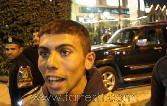 فيديو الراقصة فيفي عبده في عزاء كريمة مختار توبخ شاباً تحرش بها صورة رقم 7 فيديو الراقصة فيفي عبده في عزاء كريمة مختار توبخ شاباً تحرش بها صورة رقم 7