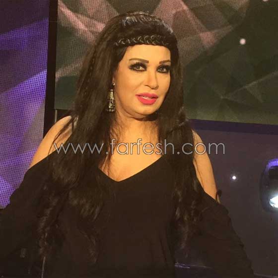 فيديو الراقصة فيفي عبده في عزاء كريمة مختار توبخ شاباً تحرش بها صورة رقم 14 فيديو الراقصة فيفي عبده في عزاء كريمة مختار توبخ شاباً تحرش بها صورة رقم 14