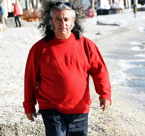 تركي يزعم أنه والد المغنية البريطانية أديل ويطالب بإجراء تحليل الحمض النووي صورة رقم 3
