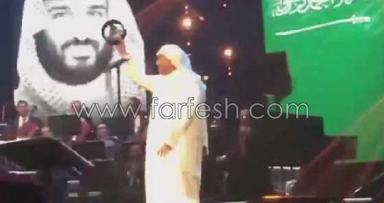 شاب التقط عقال محمد عبده في حفلة جدة: قيمته لا تقل عن منديل ام كلثوم صورة رقم 5 شاب التقط عقال محمد عبده في حفلة جدة: قيمته لا تقل عن منديل ام كلثوم صورة رقم 5