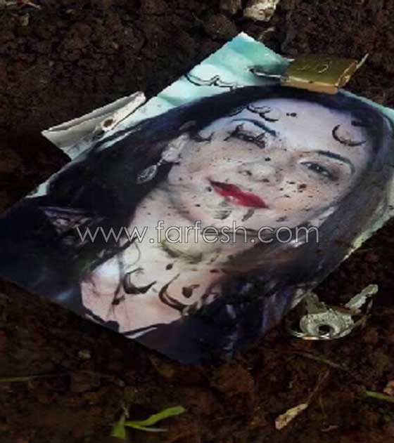 فيديو وصور مرعبة مع طلاسم السحر والشعوذة للفنانة لبنى ابيضار بمقبرة! صورة رقم 7 فيديو وصور مرعبة مع طلاسم السحر والشعوذة للفنانة لبنى ابيضار بمقبرة! صورة رقم 7
