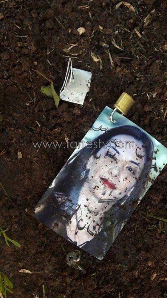فيديو وصور مرعبة مع طلاسم السحر والشعوذة للفنانة لبنى ابيضار بمقبرة! صورة رقم 5 فيديو وصور مرعبة مع طلاسم السحر والشعوذة للفنانة لبنى ابيضار بمقبرة! صورة رقم 5