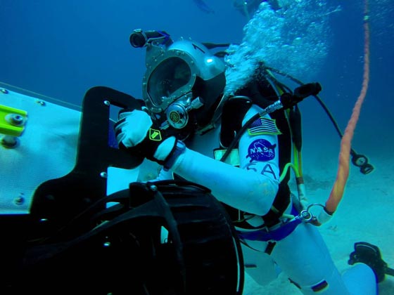 رواد فضاء يعيشون تحت الماء استعدادا لاقتحام العالم الخارجي.. فيديو صورة رقم 4