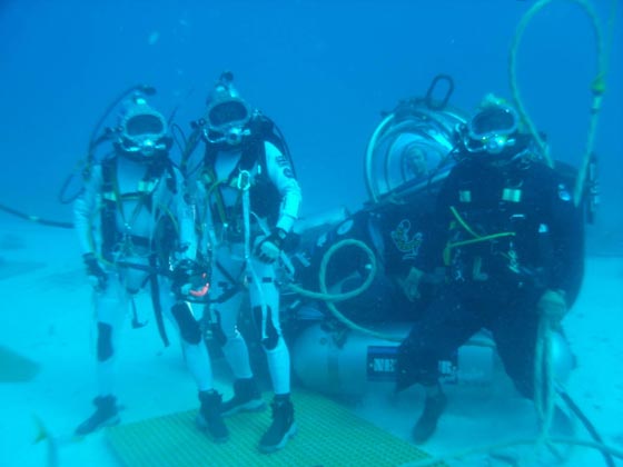 رواد فضاء يعيشون تحت الماء استعدادا لاقتحام العالم الخارجي.. فيديو صورة رقم 15
