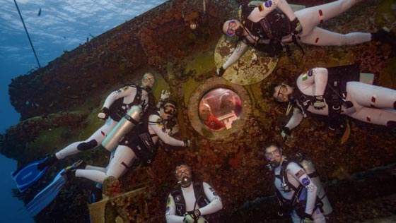 رواد فضاء يعيشون تحت الماء استعدادا لاقتحام العالم الخارجي.. فيديو صورة رقم 2