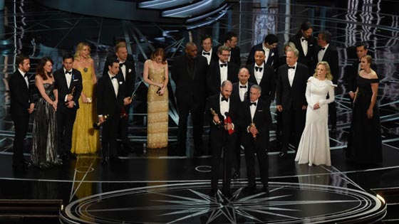 خطأ محرج.. فيلم مونلايت ينتزع الاوسكار من لا لا لاند على المسرح صورة رقم 5 خطأ محرج.. فيلم مونلايت ينتزع الاوسكار من لا لا لاند على المسرح صورة رقم 5
