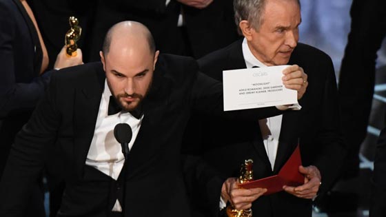 خطأ محرج.. فيلم مونلايت ينتزع الاوسكار من لا لا لاند على المسرح صورة رقم 2 خطأ محرج.. فيلم مونلايت ينتزع الاوسكار من لا لا لاند على المسرح صورة رقم 2